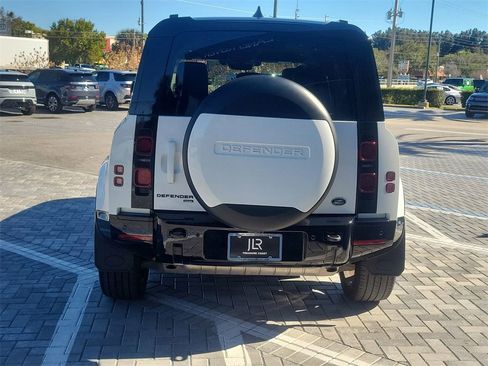 Used 2023 Land Rover Defender 110 X-Dynamic SE image 4