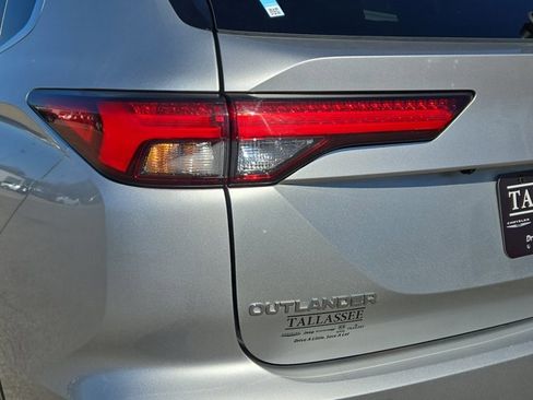 Used 2024 Mitsubishi Outlander SE image 8