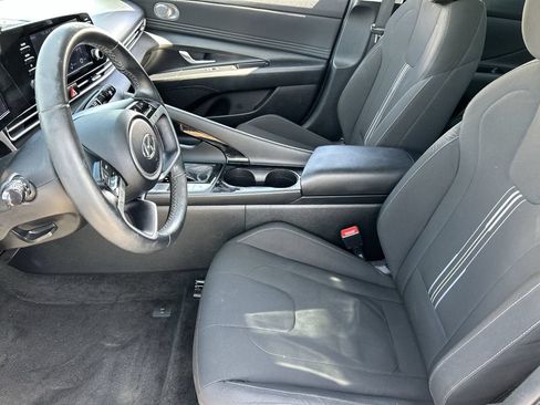 Used 2022 Hyundai Elantra SEL w/ Convenience Package FWD image 18