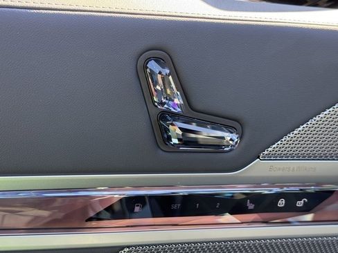New 2025 BMW 750e xDrive w/ Premium Package image 14