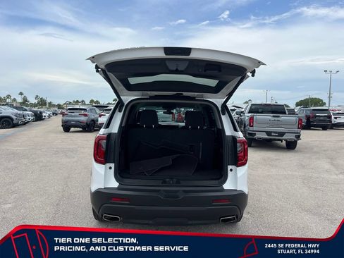 Used 2023 GMC Acadia SLE w/ Driver Convenience Package FWD image 16