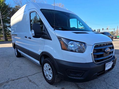 Used 2022 Ford E-Transit Medium Roof image 9
