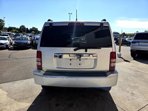Used 2011 Jeep Liberty Limited Jet image 6