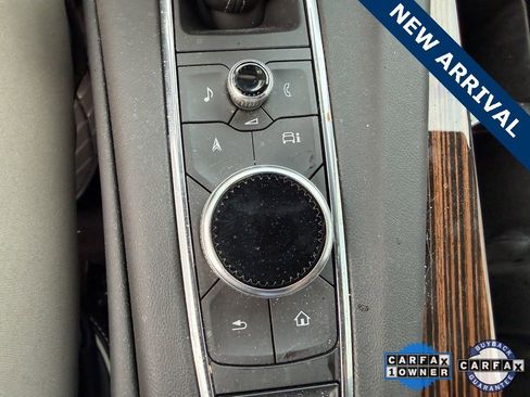 Used 2024 Cadillac Escalade Premium Luxury image 20