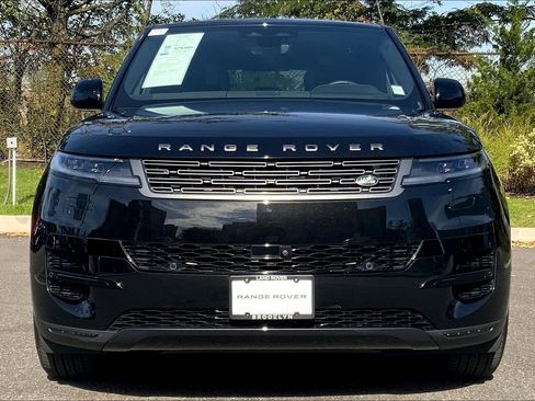 Used 2025 Land Rover Range Rover Sport image 3
