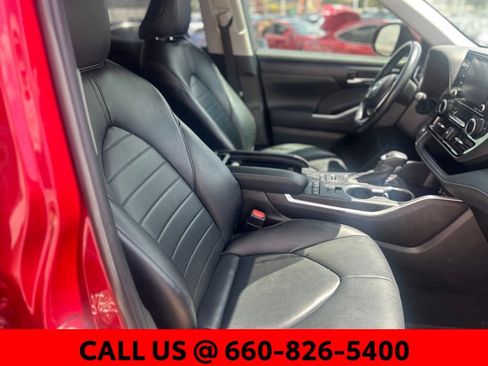 Used 2022 Toyota Highlander XLE AWD/4WD image 6