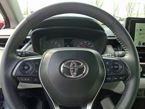Used 2025 Toyota Corolla Cross LE image 18