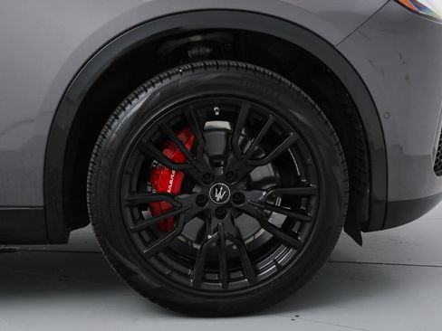 Certified 2025 Maserati Grecale Modena AWD/4WD image 21