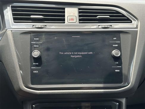 Used 2024 Volkswagen Tiguan SE image 19