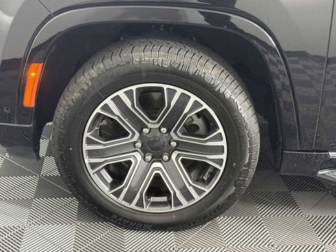 Used 2024 Jeep Wagoneer L Series II w/ Flexible Seating Group image 12