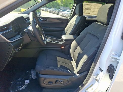 New 2025 Jeep Grand Cherokee Laredo X w/ Luxury Tech Group I image 7