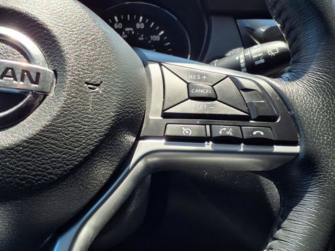 Used 2017 Nissan Rogue SL FWD image 16