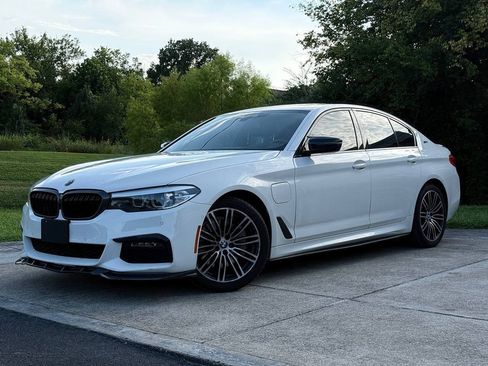 Used 2019 BMW 530e w/ M Sport Package RWD image 1
