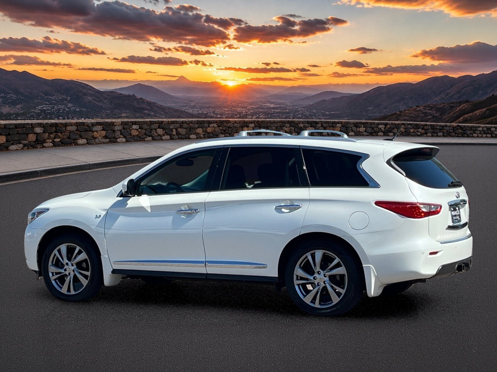 Used 2015 INFINITI QX60 Luxe w/ Deluxe Touring Package AWD/4WD image 4