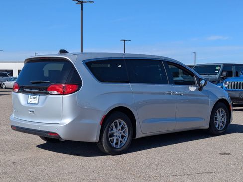 New 2026 Chrysler Voyager LX image 4
