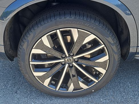 New 2026 Volvo XC90 T8 Plus w/ Protection Package Premier AWD/4WD image 2