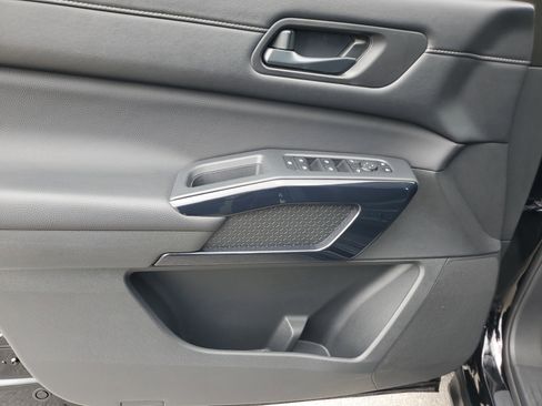 Certified 2025 Nissan Pathfinder SV w/ Black Appearance Package FWD image 27