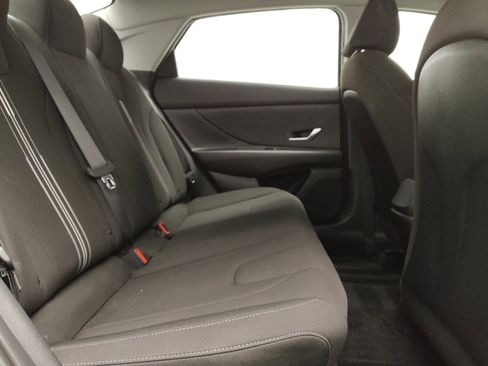 Used 2022 Hyundai Elantra SEL image 19