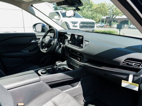 New 2026 Nissan Rogue SV image 28