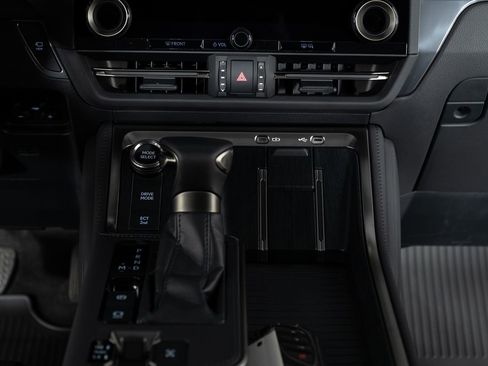 Used 2025 Lexus GX 550 image 38