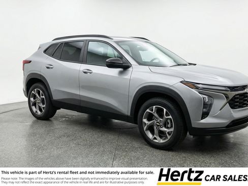 Used 2025 Chevrolet Trax LT image 1