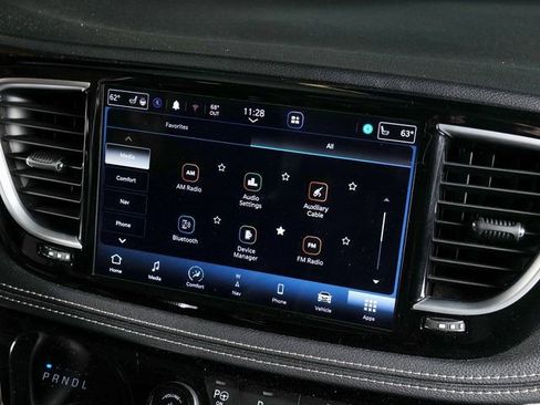 Used 2023 Chrysler Pacifica Limited FWD image 18