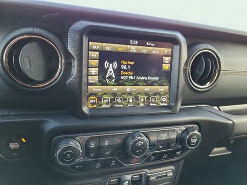 Certified 2021 Jeep Wrangler Unlimited Sahara image 35