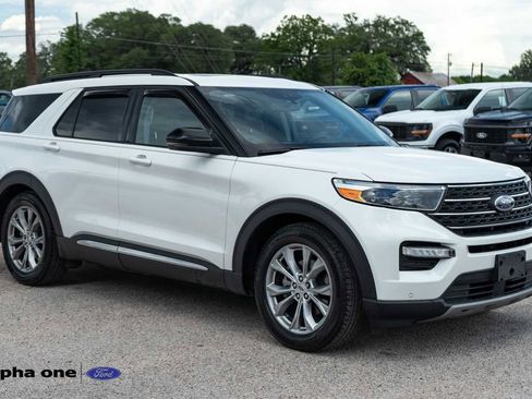 Used 2023 Ford Explorer XLT w/ Equipment Group 202A RWD image 3
