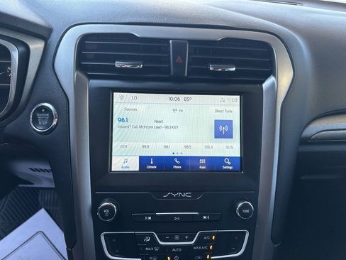 Used 2020 Ford Fusion SE FWD image 10