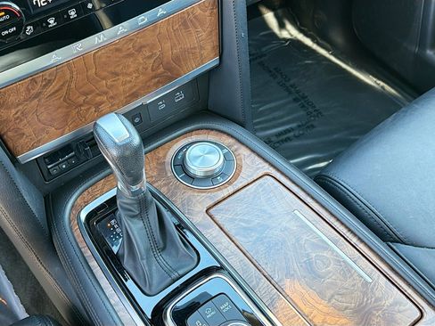 Used 2023 Nissan Armada SL w/ Captain's Chairs Package image 29