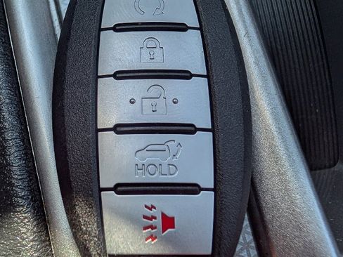 Used 2020 Nissan Pathfinder SL image 25