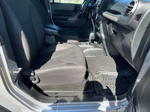 Used 2017 Jeep Wrangler Sport w/ Quick Order Package 24S AWD/4WD image 33