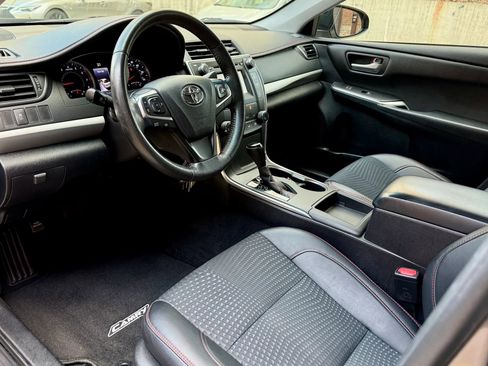 Used 2015 Toyota Camry SE image 10