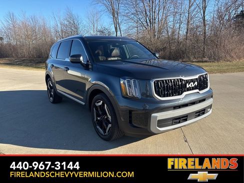 Used 2023 Kia Telluride EX w/ EX Captain's Chair Package image 11