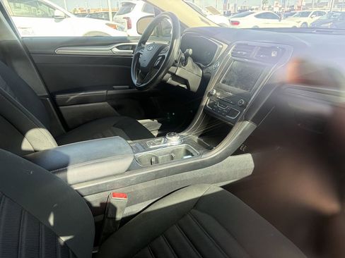 Used 2019 Ford Fusion SE FWD image 10