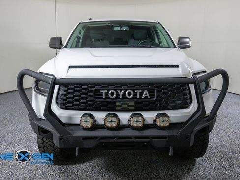 Used 2017 Toyota Tundra SR5 w/ SR5 Upgrade Package AWD/4WD image 2