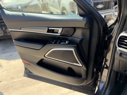 Used 2025 Kia Telluride S AWD/4WD image 25