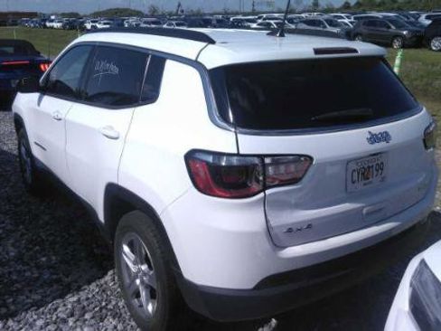 Used 2024 Jeep Compass Latitude AWD/4WD image 7