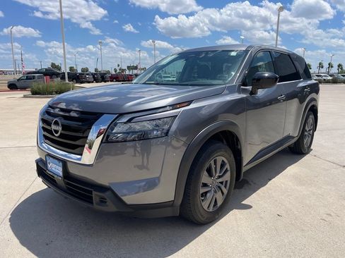 Certified 2024 Nissan Pathfinder S FWD image 3
