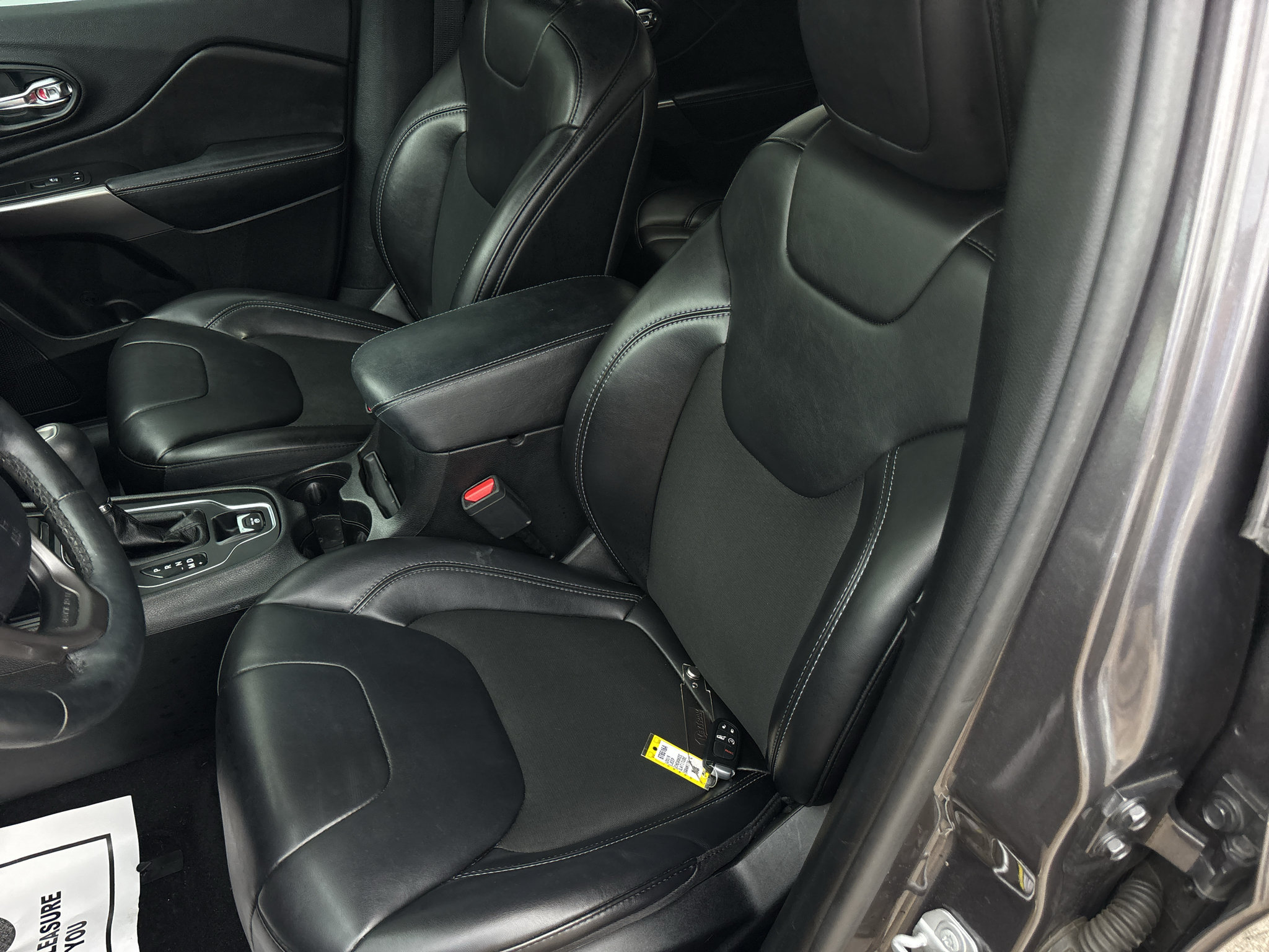Used 2019 Jeep Cherokee Latitude Plus w/ Comfort/Convenience Group FWD image 11