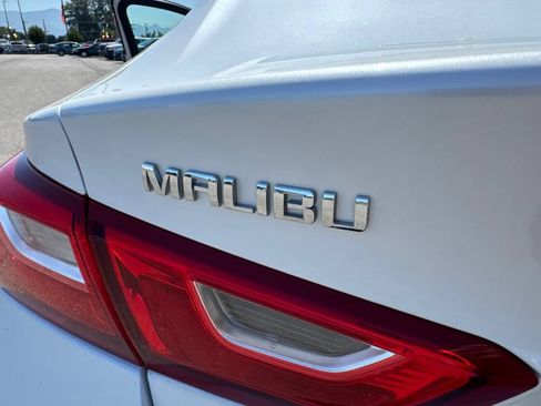 Used 2017 Chevrolet Malibu LT FWD image 39