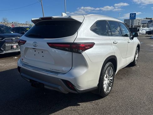 Used 2021 Toyota Highlander Platinum image 10