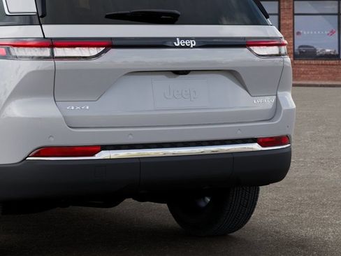 New 2025 Jeep Grand Cherokee Laredo X w/ Luxury Tech Group I AWD/4WD image 15