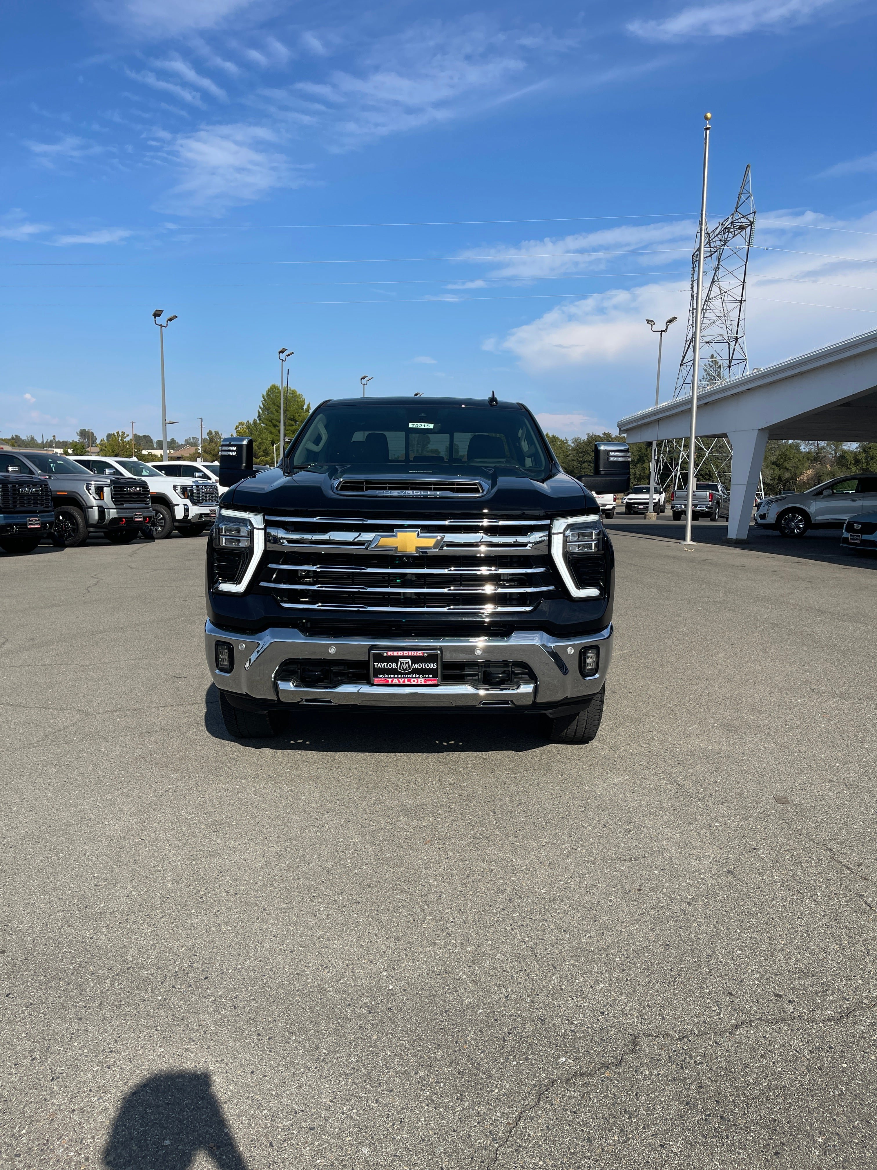 Used 2024 Chevrolet Silverado 2500 LTZ w/ LTZ Plus Package AWD/4WD image 2