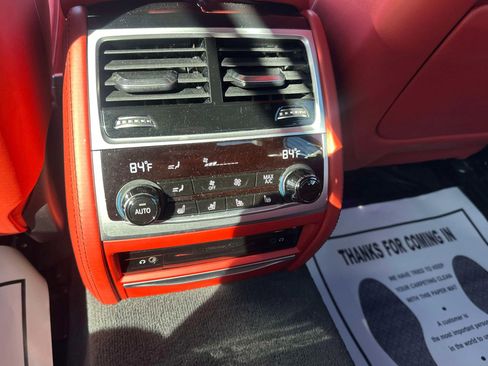 Used 2018 BMW M760i xDrive image 28