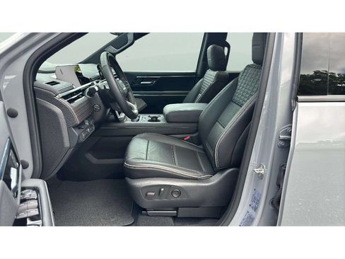 Used 2025 GMC Sierra EV Denali AWD/4WD image 18
