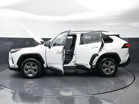 Used 2025 Toyota RAV4 XLE image 42