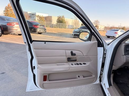 Used 2004 Ford Crown Victoria Police Interceptor image 10