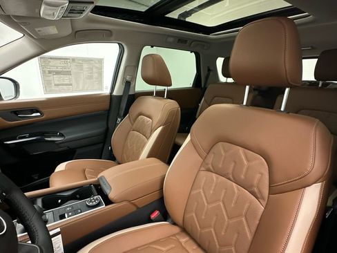 New 2026 Nissan Pathfinder Platinum AWD/4WD image 9