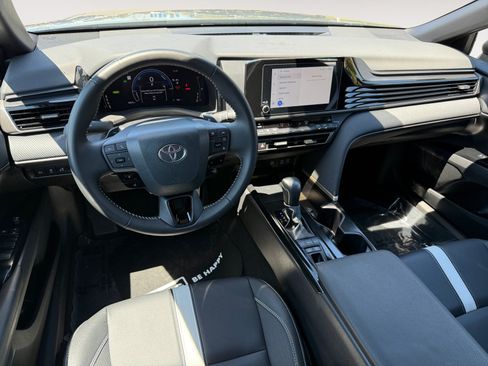 Used 2026 Toyota Camry SE FWD image 15